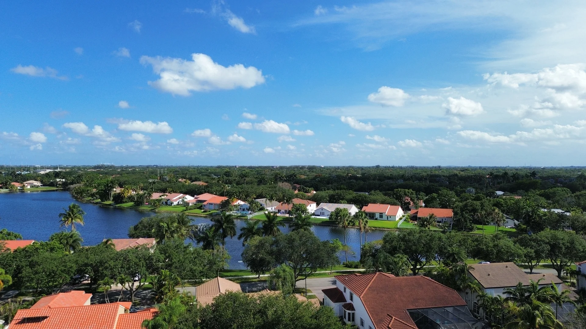 HOUSES-IN-EMBASSY-LAKES.jpg